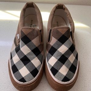 Burberry sneakers slip on size 6